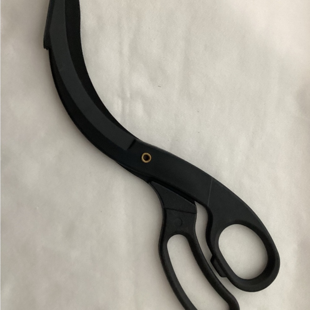 Pizza Scissors, non scratching. Square, round, thin, etc. pre-owned.
